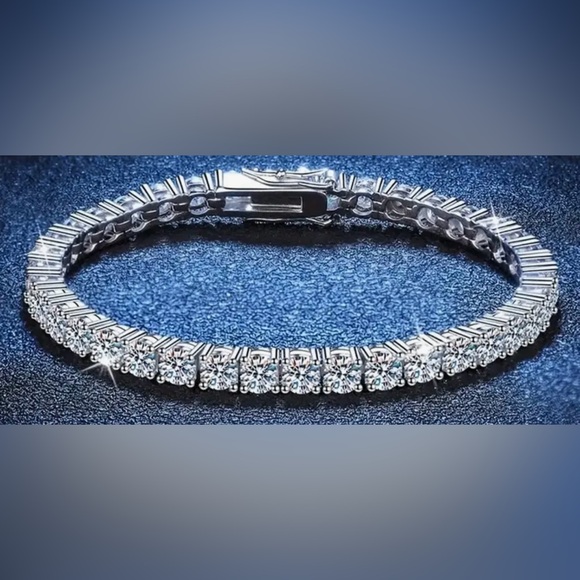 STERLING SILVER AND SIMULATED DIAMONDS TENNIS BRACELET ~ GORGEOUS - Picture 3 of 3